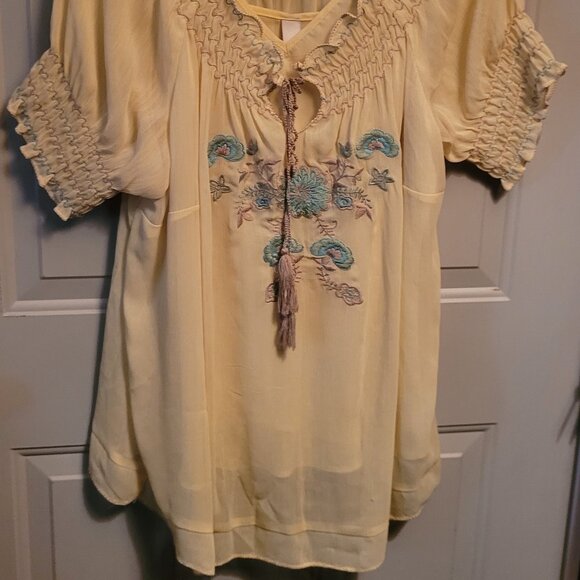 Vintage Venezia Light Yellow 2-Piece Peasant Style Top with Embroidery 18-20 - Picture 2 of 6